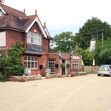 The Windmill Inn Хоршъм Екстериор снимка