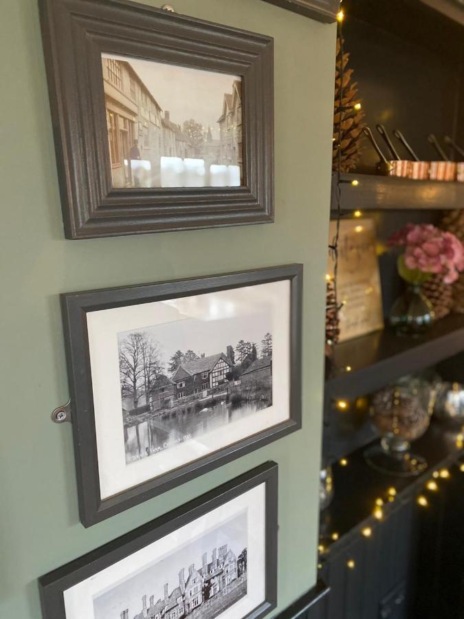 The Windmill Inn Хоршъм Екстериор снимка