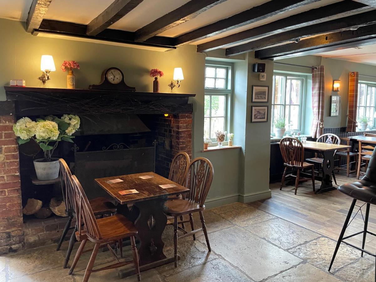The Windmill Inn Хоршъм Екстериор снимка